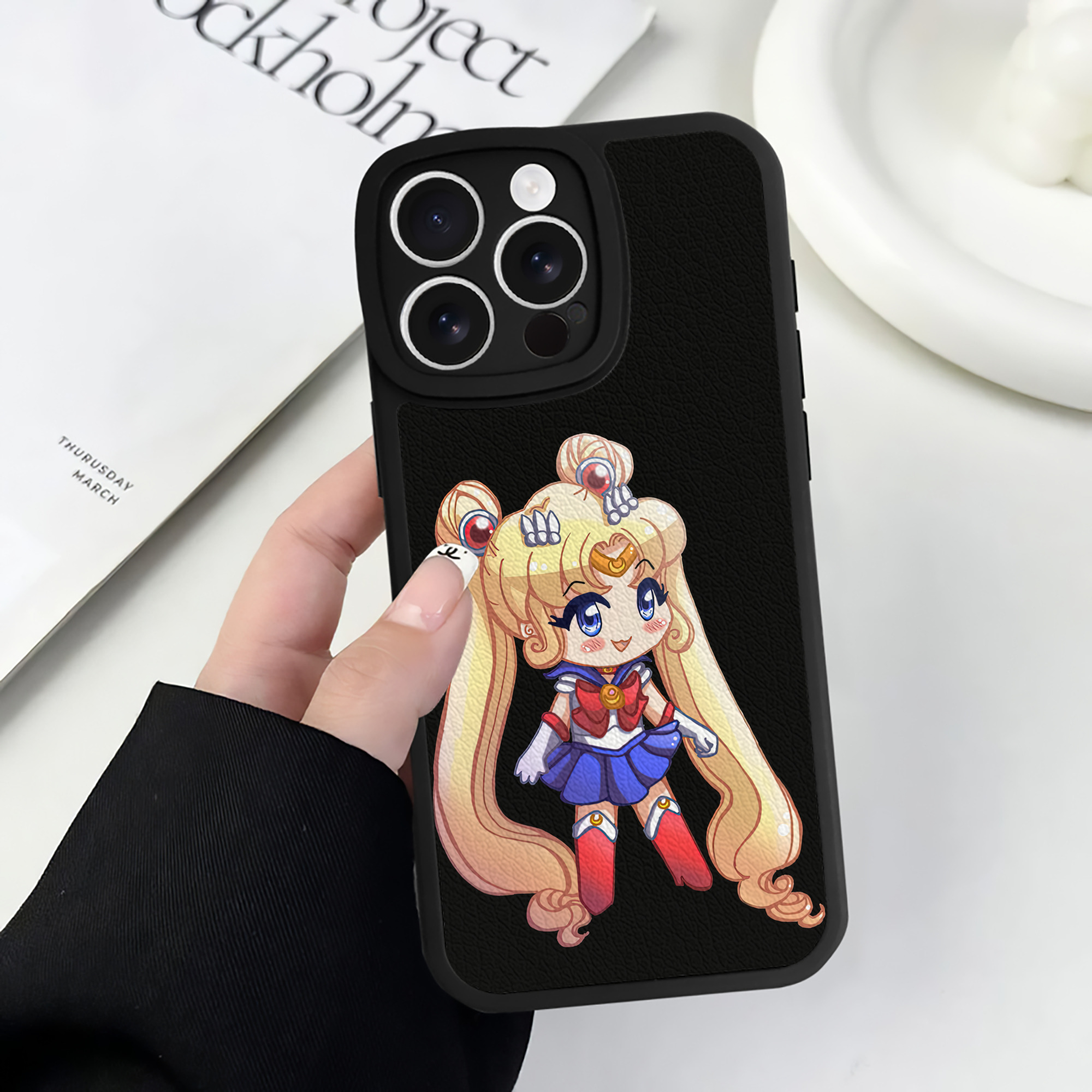 （画像用） 美少女戦士セーラームーン 月野 うさぎ つきの うさぎ Sailor Moon Tsukino Usagi 【iPhone 16シリーズ対応】シリコンスマホケース（レザー調） 材質：シリコン